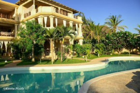 Pool on the beach luxury 3 bedrooms apartment